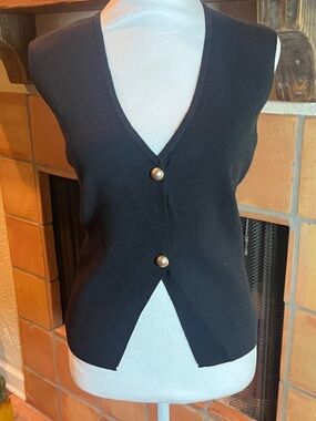 Black Ribbed Knit Sweater Vest, size L